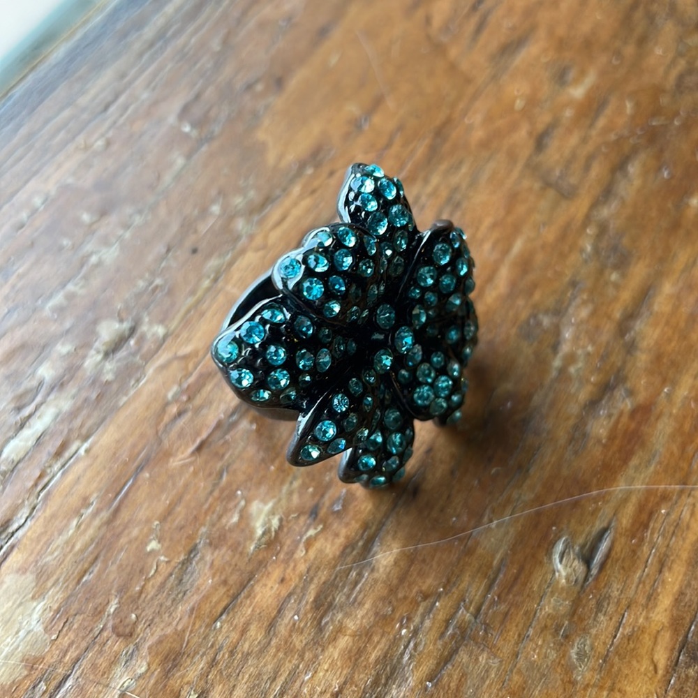 🌻3 for $25🌻 Rhinestone ring - Picture 5 of 7